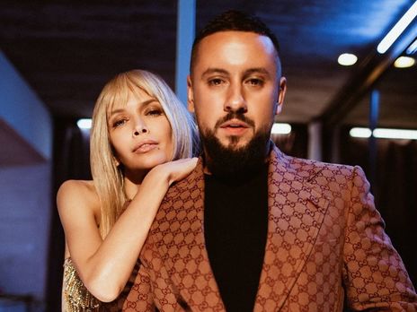 Фата, подвязка невесты и танцы. Monatik и Брежнева спели дуэтом