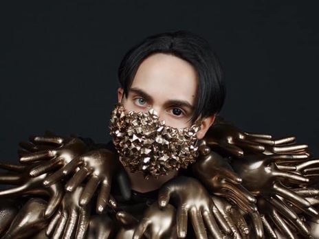 Melovin показал свой маникюр. Подписчики оценили красоту ногтей артиста