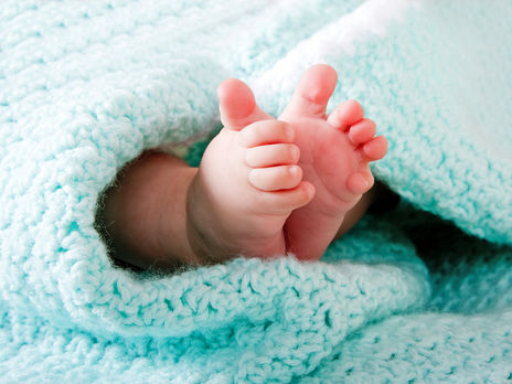 Сломали руку и бросили одну дома. Под Херсоном жестоко избили семимесячную девочку