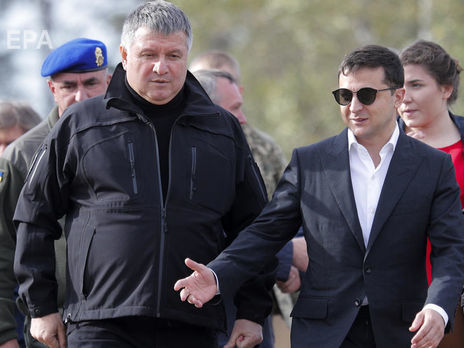 Зеленский уверяет, что не предлагал Авакову (слева) должностей во время предвыборной кампании