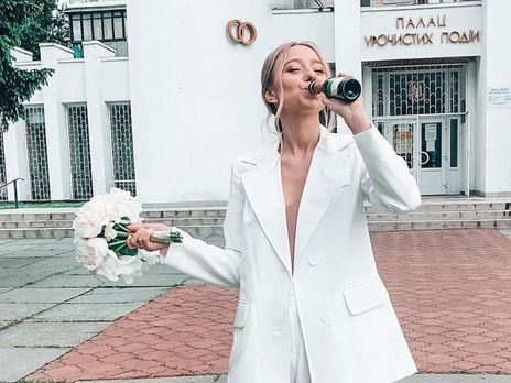 ﻿Дружина Павліка показала свою другу весільну сукню. Фото