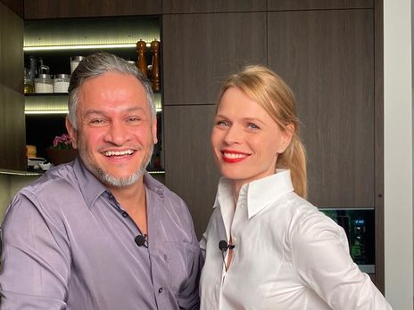 Фреймут показала Хименесу-Браво, как правильно есть мидии