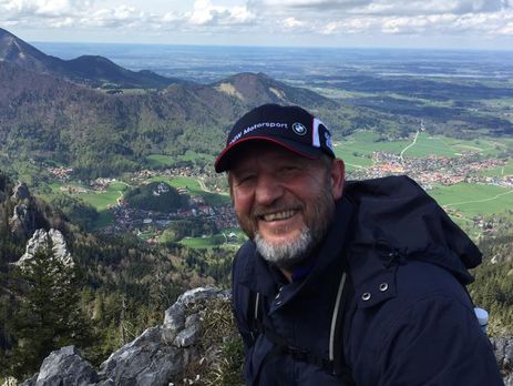 Кох о даче Медведева: Приехал и живет там. Охрану привез, спецсвязь установил. Самозахват, что ли?