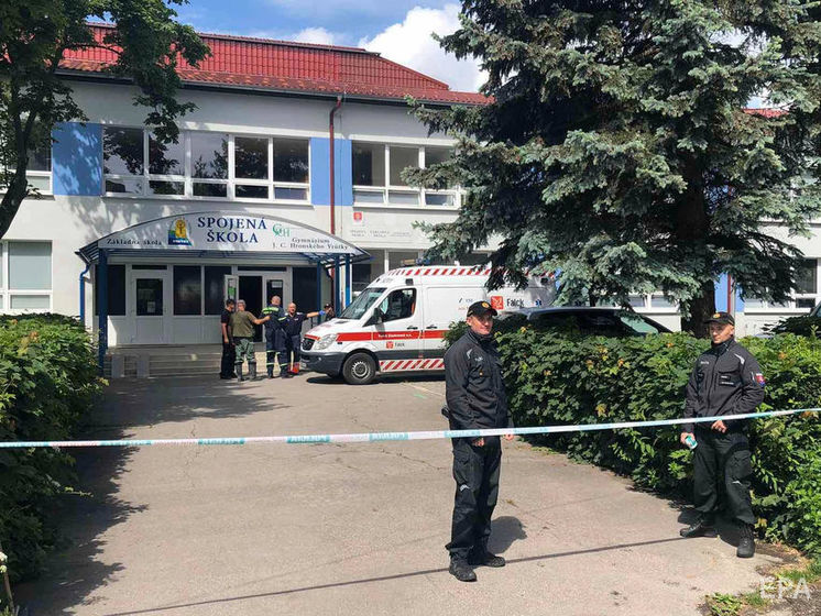 В Словакии бывший ученик школы зарезал замдиректора и ранил полицейских и школьников