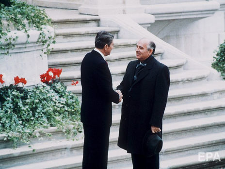 ﻿Перекладач Горбачова Палажченко: Горбачов приїжджав у гості до Рейгана на його ранчо. Рейган сів за кермо і мало не з'їхав просто у прірву