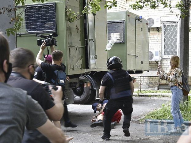 ﻿Поліція проведе службове розслідування через застосування сили до активістів біля київського суду