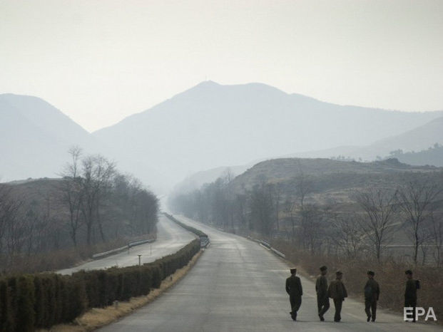 В КНДР заявили, что изучают возможность введения армии в демилитаризованную зону