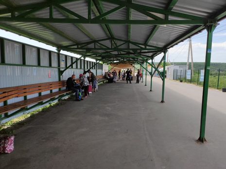 10 июня Украина возобновила работу пунктов пропуска "Марьинка" и "Станица Луганская", прерванную из-за вспышки коронавирусной инфекции