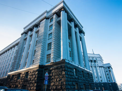 Кабмин Украины предложит порядок страховых выплат семьям погибших и пострадавших медиков, которые борются с COVID-19