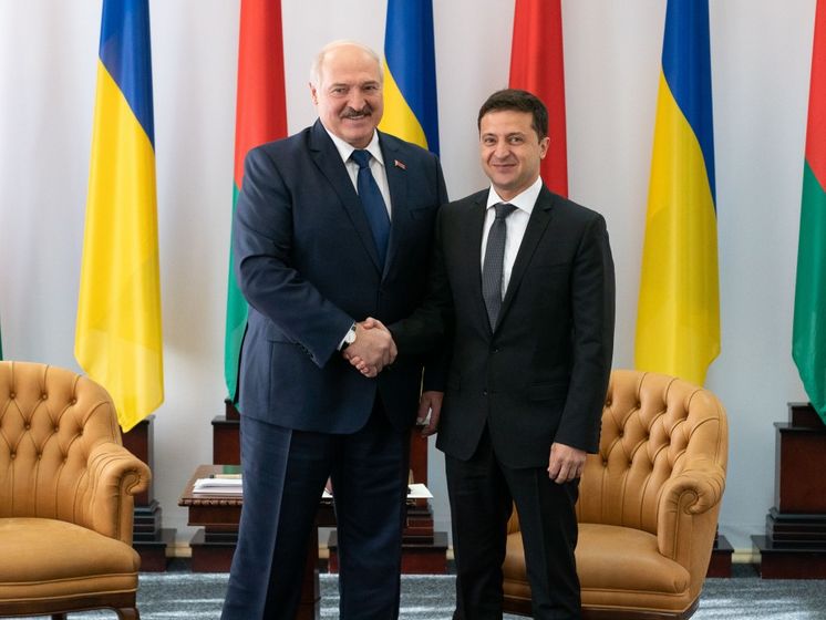 ﻿Лукашенко запросив Зеленського в Білорусь і передав подарунок 