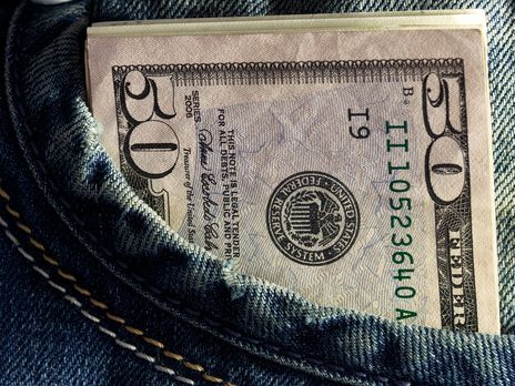 Курс гривны укрепился по отношению к доллару