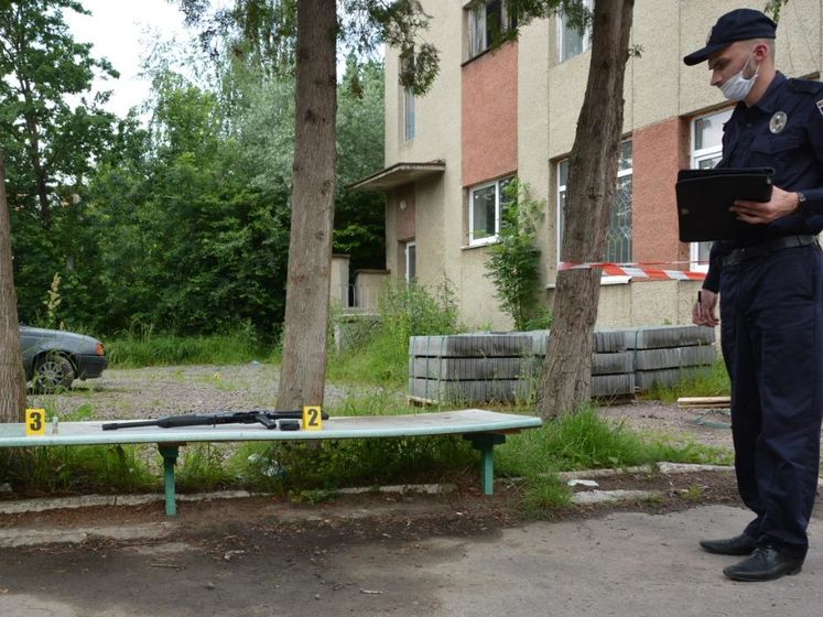 В Дрогобыче задержали мужчину, который стрелял из карабина посреди улицы – Нацполиция
