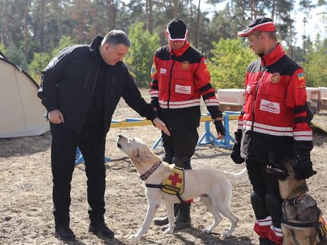 Аваков – служебному псу: Не рычи на меня, я – министр, я зарплаты вам повышенные выбил