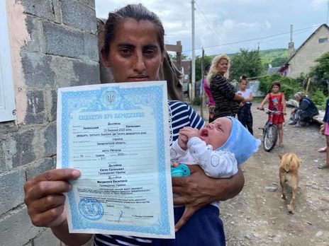 Жителька Закарпаття розповіла, чому назвала сина Зеленським