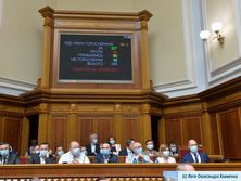 Рада отклонила программу Кабмина, в Украине побит антирекорд суточной заболеваемости COVID-19. Главное за день