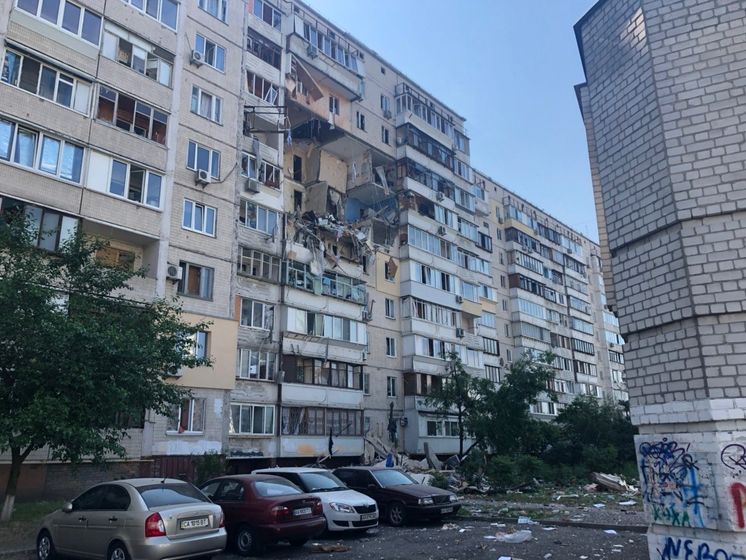 В Киеве в жилом доме произошел взрыв. Повреждено несколько этажей