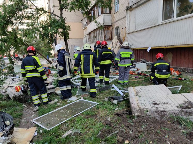 ﻿Вибух у будинку в Києві. Рятувальники дістали з-під завалів одного загиблого