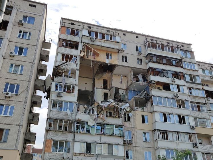 Спасатели ищут еще трех человек на месте взрыва в киевской многоэтажке