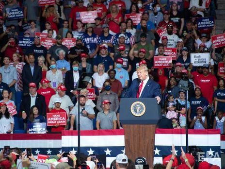 Трамп заявил, что просил Белый дом снизить число тестирований на коронавирус, в администрации назвали его слова шуткой