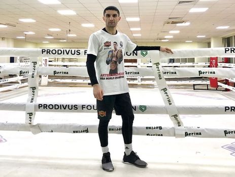Украинец Далакян проведет бой с мексиканцем Мартинесом за титул чемпиона мира по двум боксерским версиям