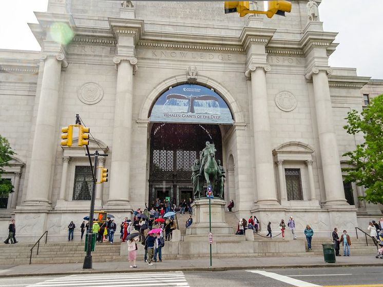 Біля музею природної історії в Нью-Йорку демонтують статую Теодора Рузвельта