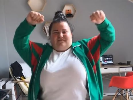 alyona alyona показала, как танцует тверк грудью