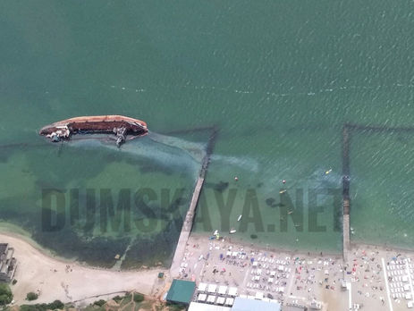 ﻿Норми забруднення води біля затонулого в Одесі танкера перевищено у 16 разів – Держекоінспекція