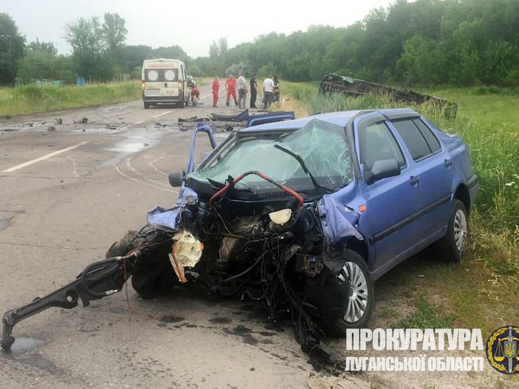 ﻿У Луганській області інспектор поліції став учасником ДТП, у якій постраждало дев'ятеро осіб