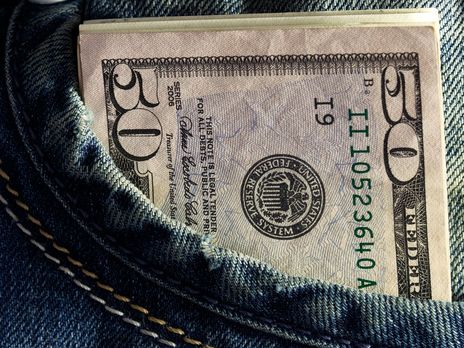 Гривна продолжает дорожать по отношению к доллару