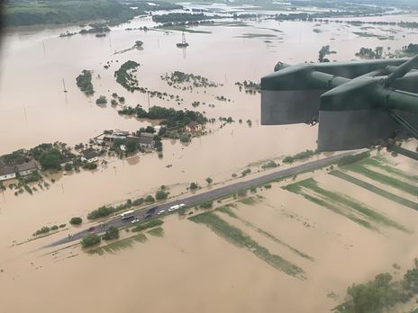 ﻿У Прикарпатті після дощів почався паводок. Відео