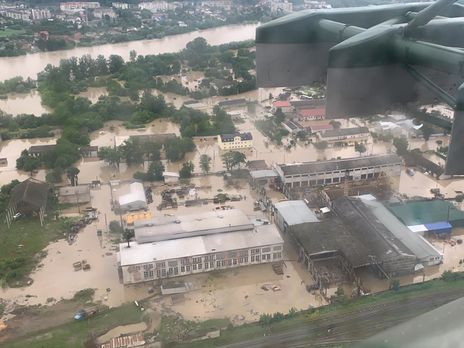 Из-за паводков в Ивано-Франковской области отменили курсирование ряда пригородных поездов