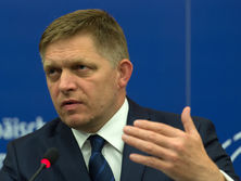 Фицо: И Украина, и РФ нарушают Минские соглашения