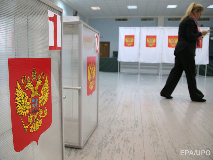 В России стартовали выборы в Госдуму, в Киеве на участок пришли голосовать 10 россиян
