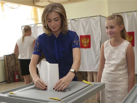 Поклонская сообщила, что ее дочь помогла ей проголосовать на выборах в Госдуму РФ в Крыму