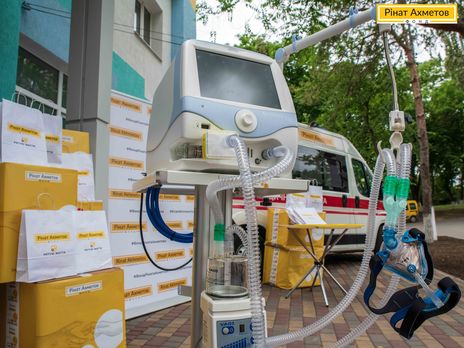 Фонд Рината Ахметова передал государственным больницам в регионах 32 современных аппарата ИВЛ