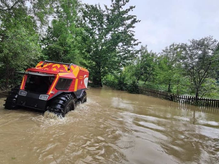 Из-за наводнения в Яремче разрушен водопровод. Городское водоснабжение прекращено
