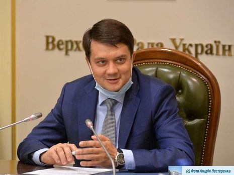 Разумков: Говорить о повышении зарплат народным депутатам пока, мягко говоря, рано