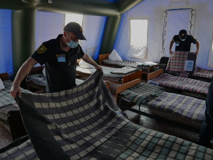 42 человека, которых не пропустили в ОРДЛО, были вынуждены ночевать на КПВВ "Новотроицкое" – ГСЧС Украины