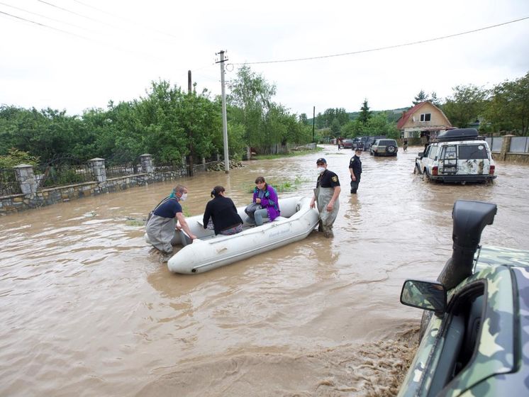 Наводнение на западе Украины. Более 100 детей не смогут сдать ВНО в срок