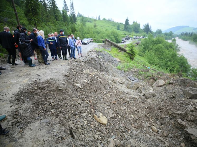 Шмыгаль назвал сумму, которую Кабмин собирается выделить на ликвидацию последствий наводнения в Прикарпатье
