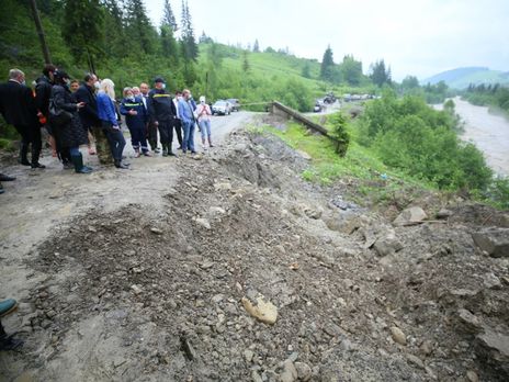 Шмыгаль назвал сумму, которую Кабмин собирается выделить на ликвидацию последствий наводнения в Прикарпатье