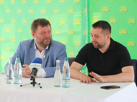 23 червня у мережі з'явилося відео, де Корнієнко й Арахамія обговорювали колегу по фракції Аллахвердієву