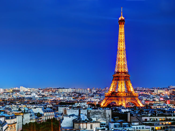 В Париже вновь открыли Эйфелеву башню. Из-за пандемии она три месяца была закрыта для посетителей