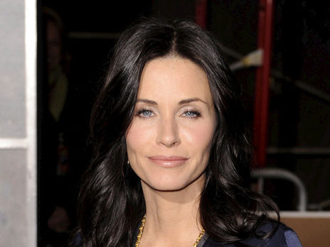 ﻿Кортні Кокс приїхала в ресторан зі своїм термосом