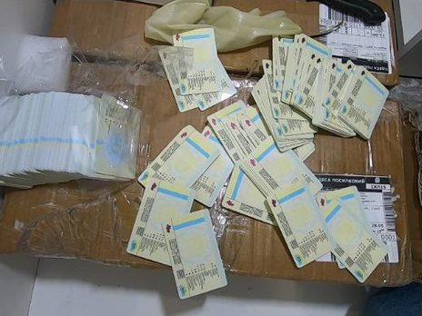 У одессита во время обыска нашли 20 тыс. свидетельств о регистрации автомобилей