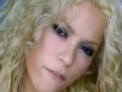 ﻿The One. Шакіра випустила ролик на пісню 2001 року. Відео