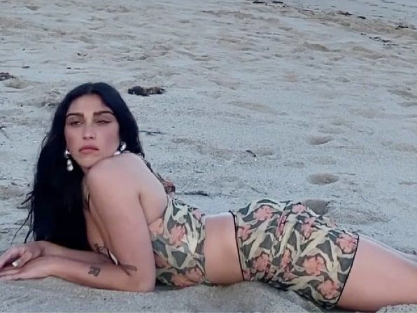 ﻿Дочка Мадонни знялася в рекламі на березі океану