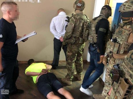 В Виннице СБУ задержала псевдосоветника президента Украины. Он вымогал у предпринимателя 1,1 млн грн