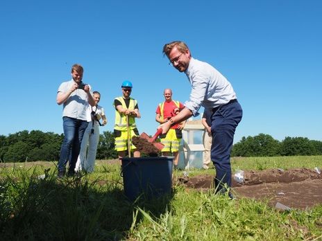 В Норвегии впервые за 116 лет начали выкапывать корабль викингов