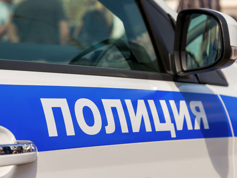 Возле московской больницы нашли пакеты с якобы кровью и документами умерших от COVID-19. Руководство медучреждения это отрицает